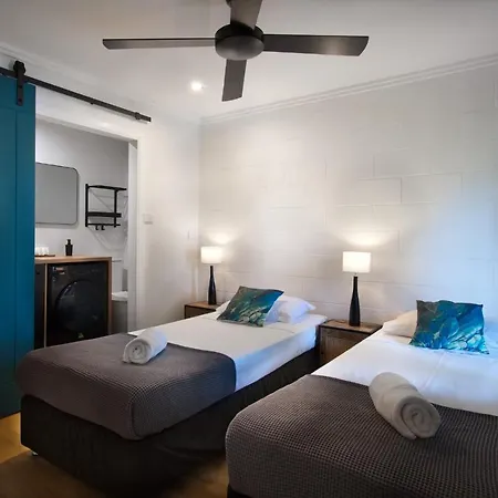 The Palms At Palm Cove Aparthotel Exterior photo