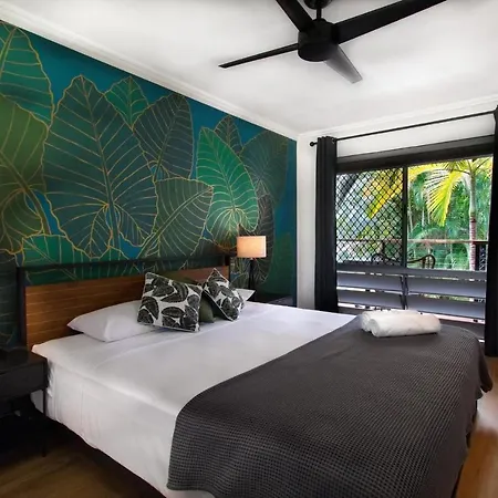 The Palms At Palm Cove Aparthotel Exterior photo