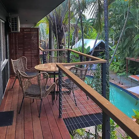 The Palms At Palm Cove Aparthotel Exterior photo