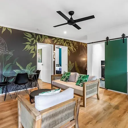 The Palms At Palm Cove Aparthotel Exterior photo