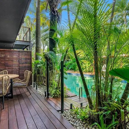 The Palms At Palm Cove Aparthotel Exterior photo